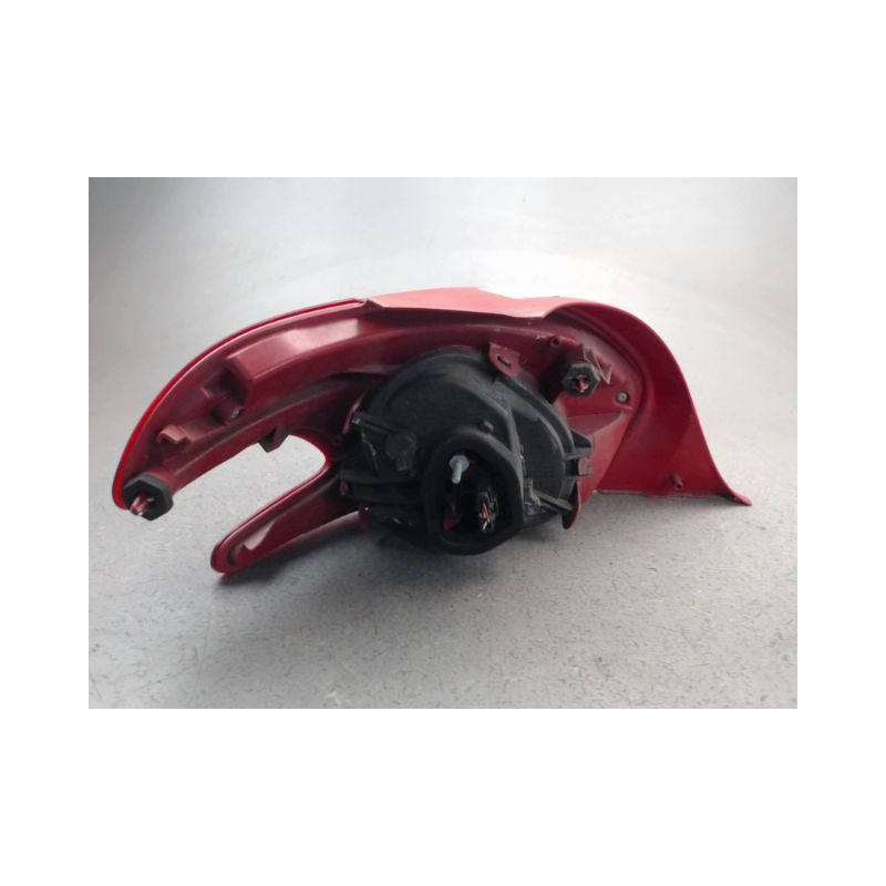 FEU ARRIERE DROIT PEUGEOT 208