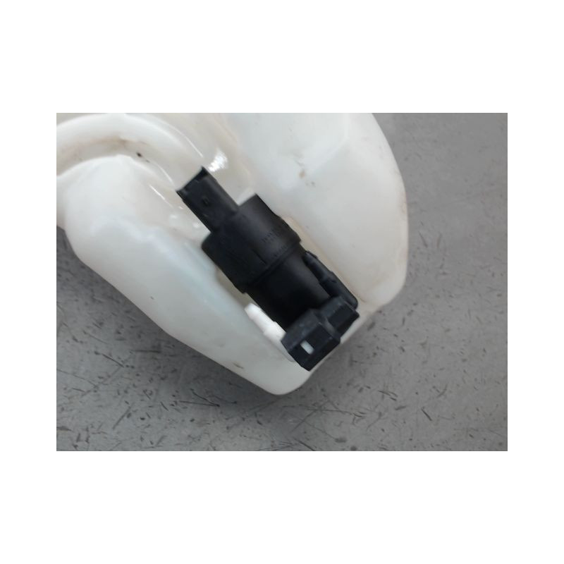 RESERVOIR LAVE-GLACE AVANT PEUGEOT 208