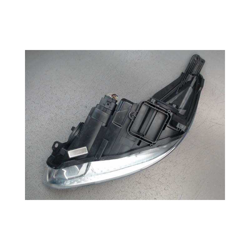 PHARE DROIT FORD FOCUS