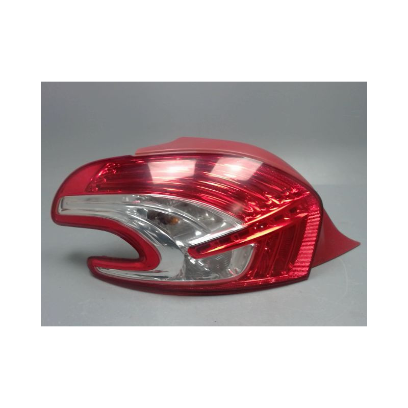 FEU ARRIERE GAUCHE  PEUGEOT 208 PHASE 1 1.4 HDI - 8V TURBO