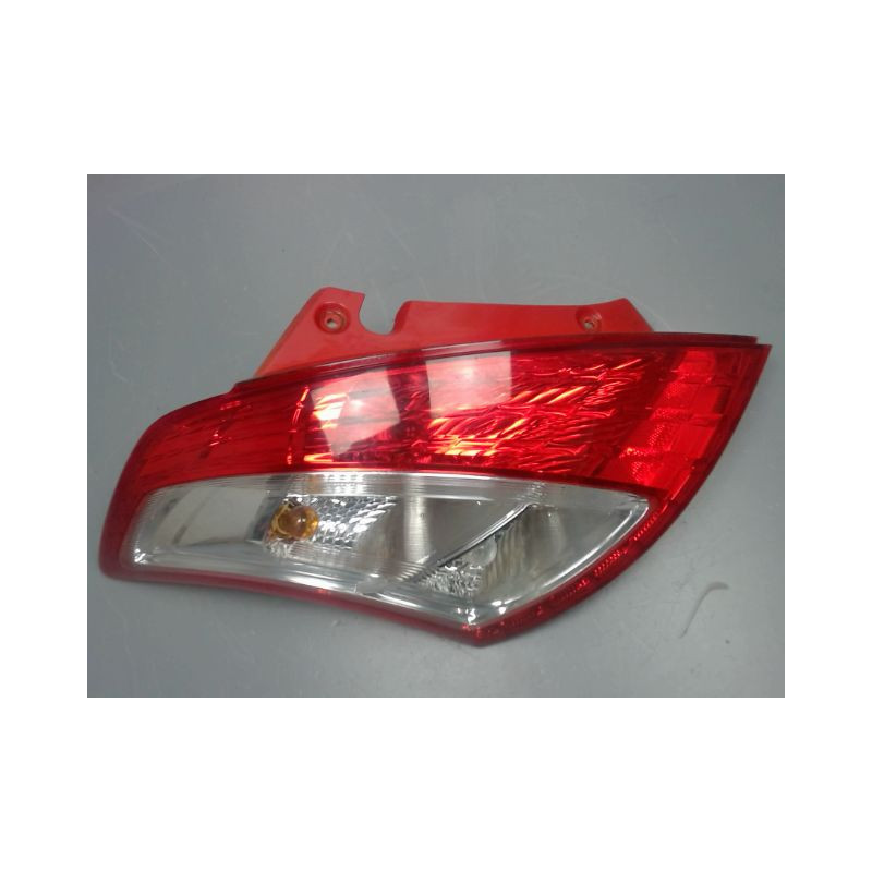 FEU ARRIERE GAUCHE  SUZUKI SWIFT 4 ESSENCE