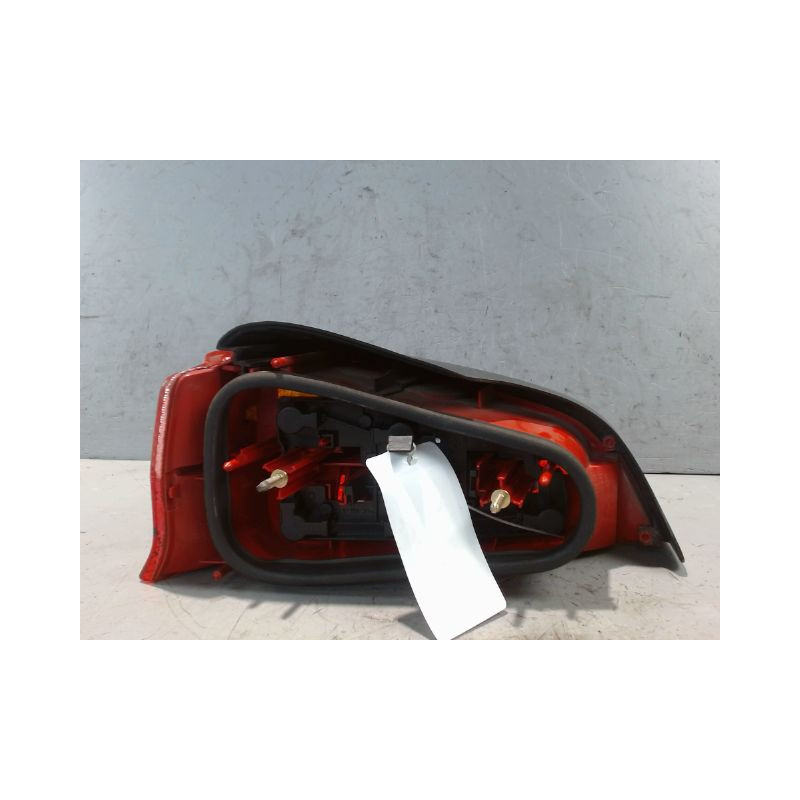 FEU ARRIERE DROIT PEUGEOT 106 96-2003