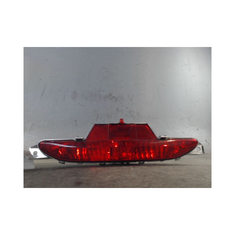 FEU BROUILLARD CENTRAL ARRIERE PEUGEOT 208