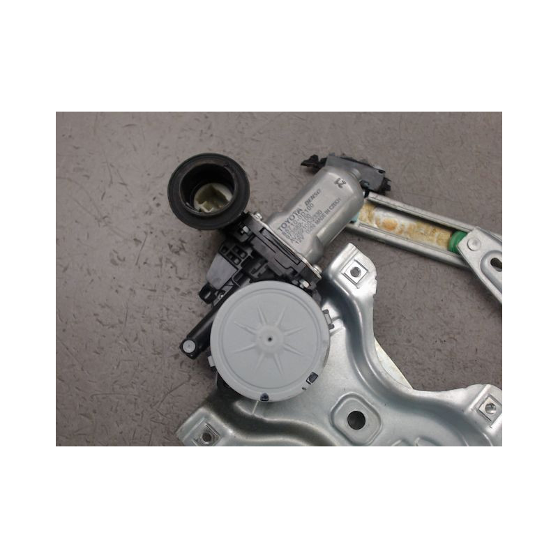 MECANISME LEVE-GLACE AVANT DROIT TOYOTA YARIS