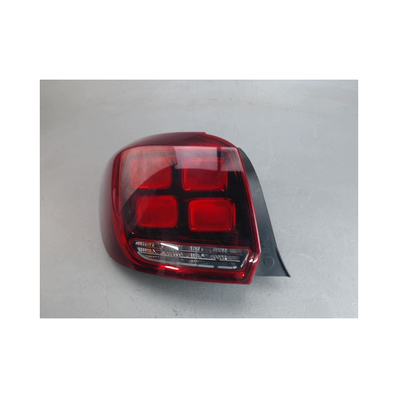 FEU ARRIERE GAUCHE  DACIA SANDERO