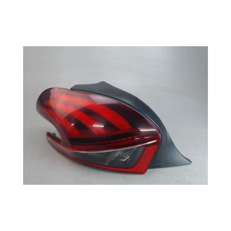 FEU ARRIERE GAUCHE  PEUGEOT 208