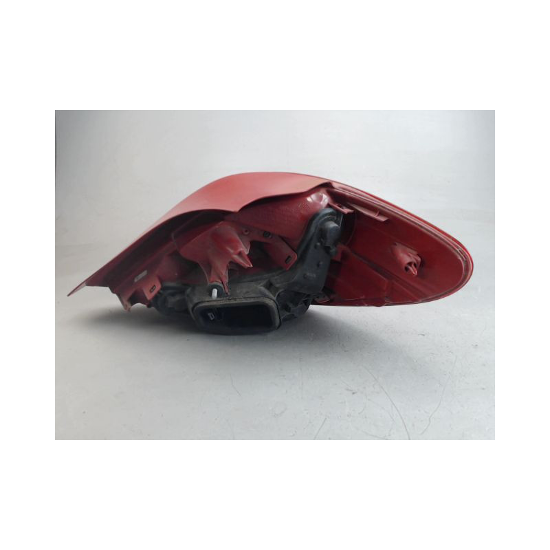 FEU ARRIERE GAUCHE  PEUGEOT 207