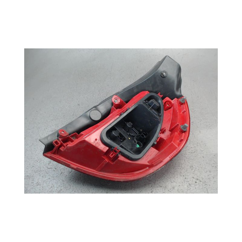 FEU ARRIERE GAUCHE  RENAULT CLIO