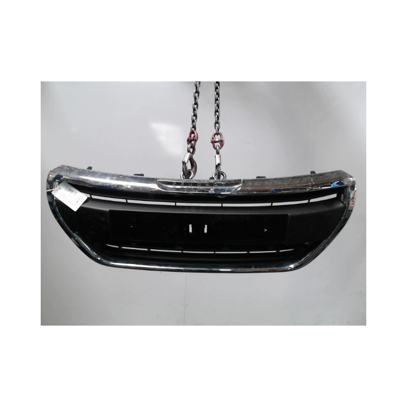 CALANDRE PEUGEOT 208