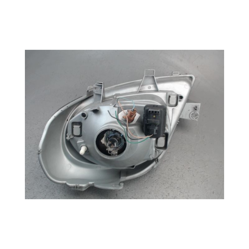 PHARE DROIT RENAULT TRAFIC