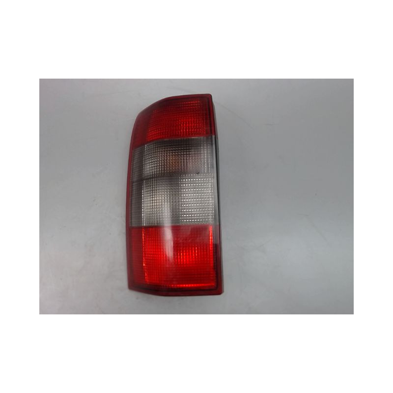 FEU ARRIERE GAUCHE  OPEL OMEGA BREAK 94-99