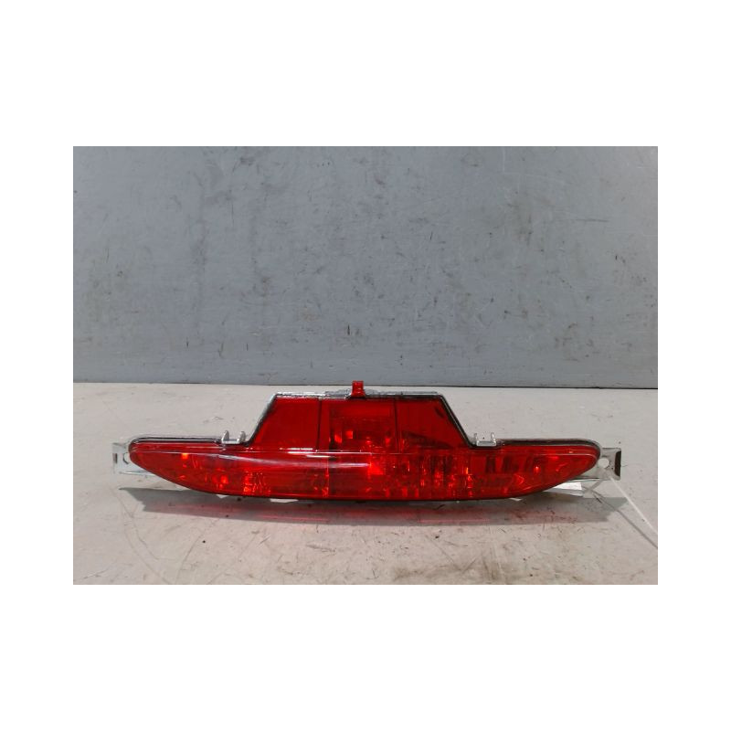 FEU BROUILLARD CENTRAL ARRIERE PEUGEOT 208