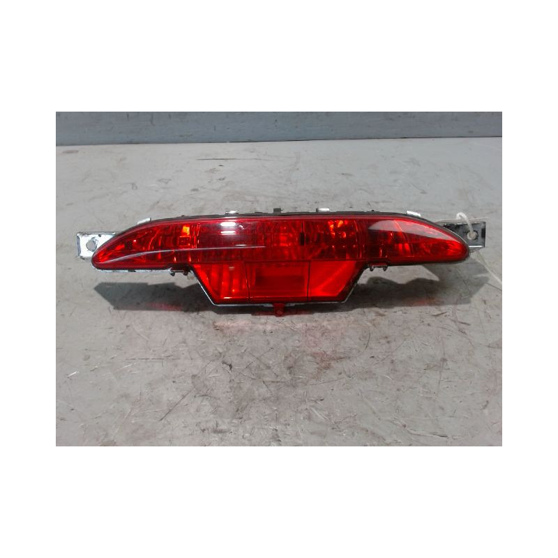 FEU BROUILLARD CENTRAL ARRIERE PEUGEOT 208