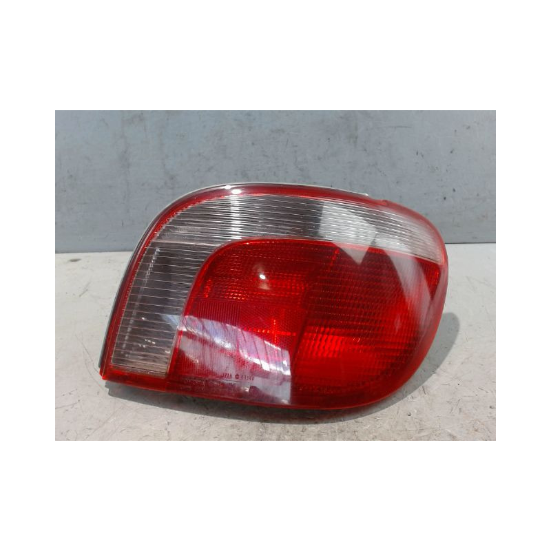 FEU ARRIERE DROIT TOYOTA YARIS -2003