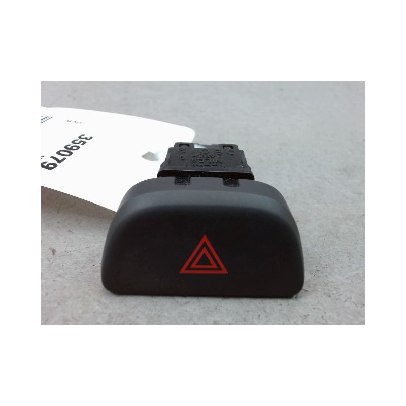 BOUTON DE WARNING NISSAN MICRA