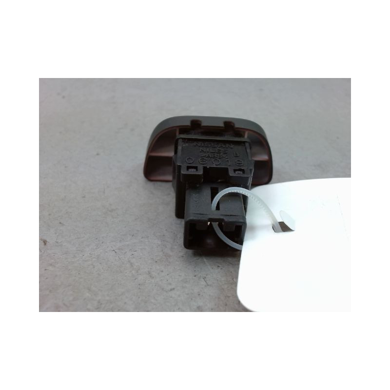 BOUTON DE WARNING NISSAN MICRA