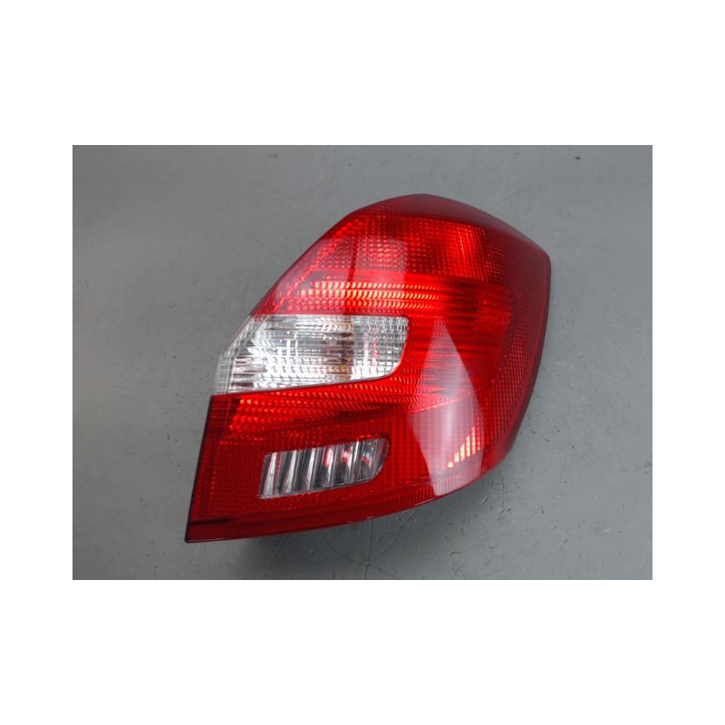 FEU ARRIERE DROIT SKODA FABIA