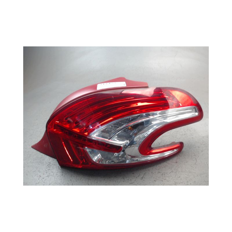 FEU ARRIERE DROIT PEUGEOT 208