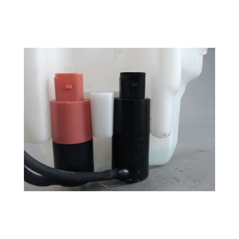 RESERVOIR LAVE-GLACE AVANT TOYOTA YARIS