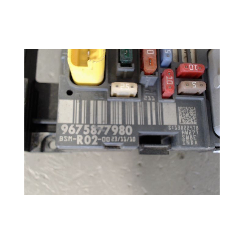 BOITE A FUSIBLES PEUGEOT 5008 2009-