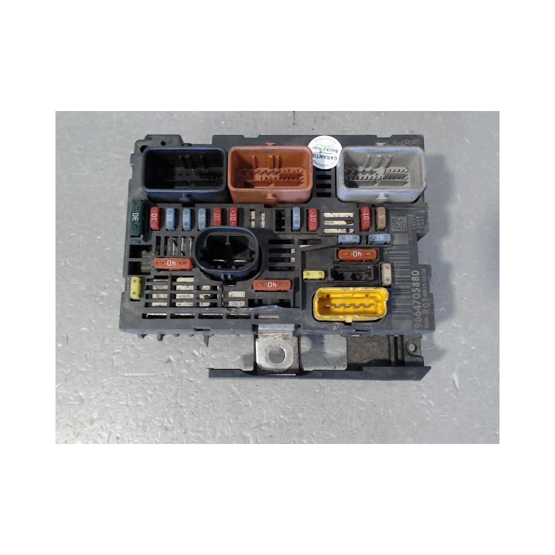BOITE A FUSIBLES CITROEN C4