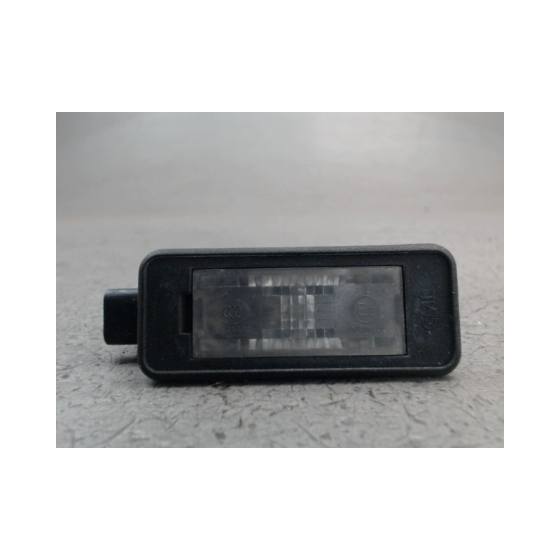ECLAIREUR PLAQUE DE POLICE DROIT PEUGEOT 208