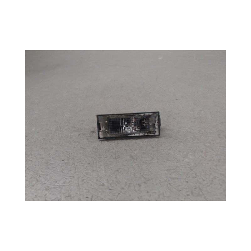 ECLAIREUR PLAQUE DE POLICE GAUCHE RENAULT MEGANE