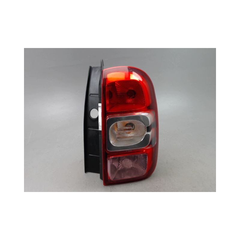 FEU ARRIERE DROIT DACIA DUSTER BREAK Phase 2 2013-...