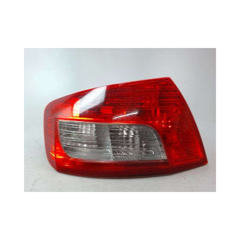 FEU ARRIERE GAUCHE  PEUGEOT 407 BERL. Phase 2 2008-2011