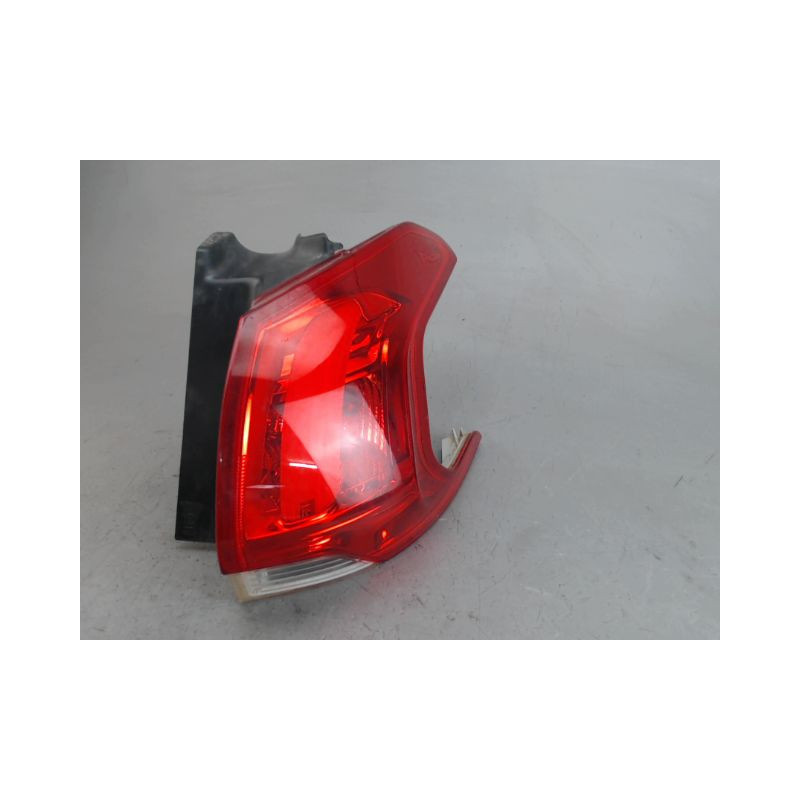 FEU ARRIERE DROIT PEUGEOT 2008