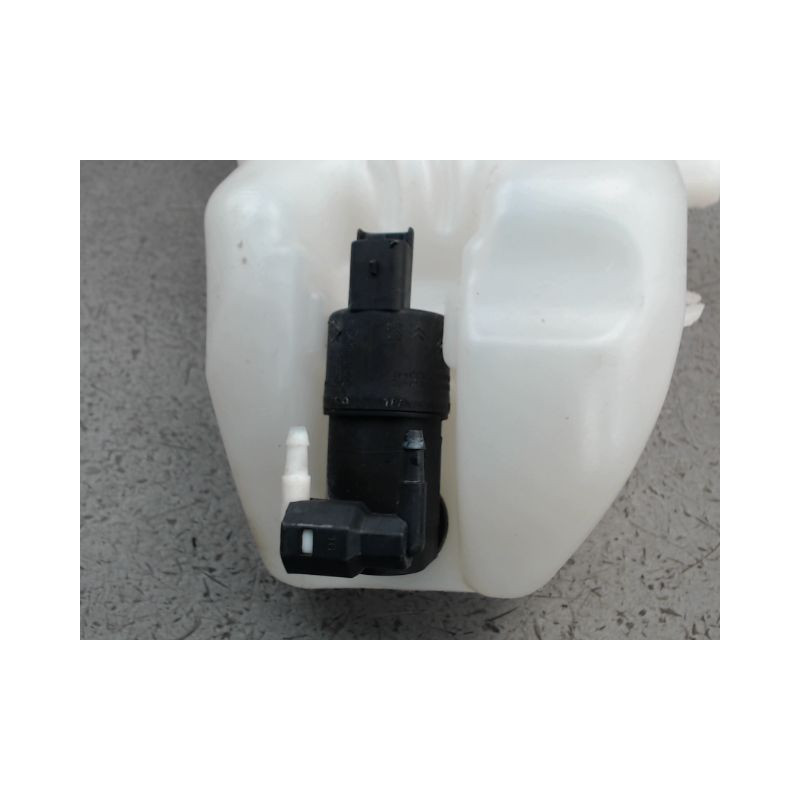 RESERVOIR LAVE-GLACE AVANT PEUGEOT 208