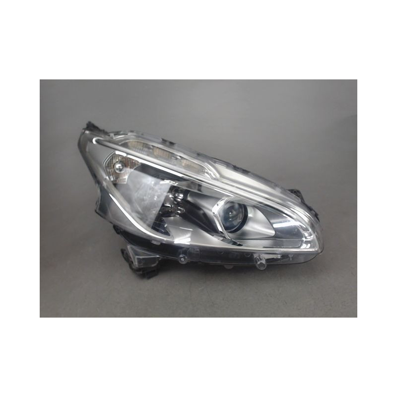 PHARE DROIT PEUGEOT 208