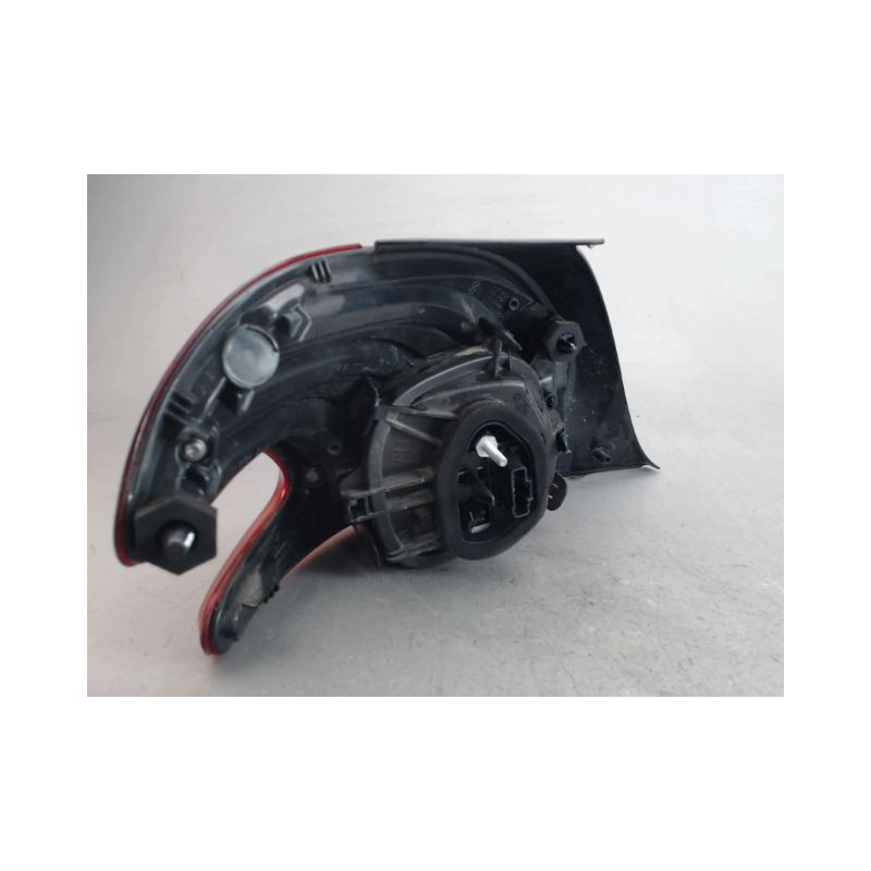 FEU ARRIERE DROIT PEUGEOT 208