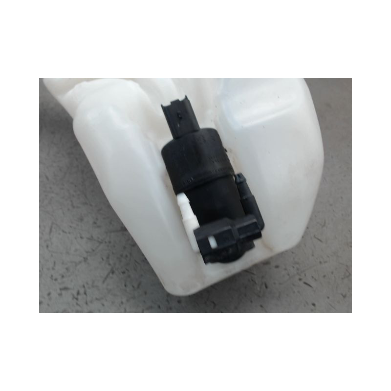 RESERVOIR LAVE-GLACE AVANT PEUGEOT 208