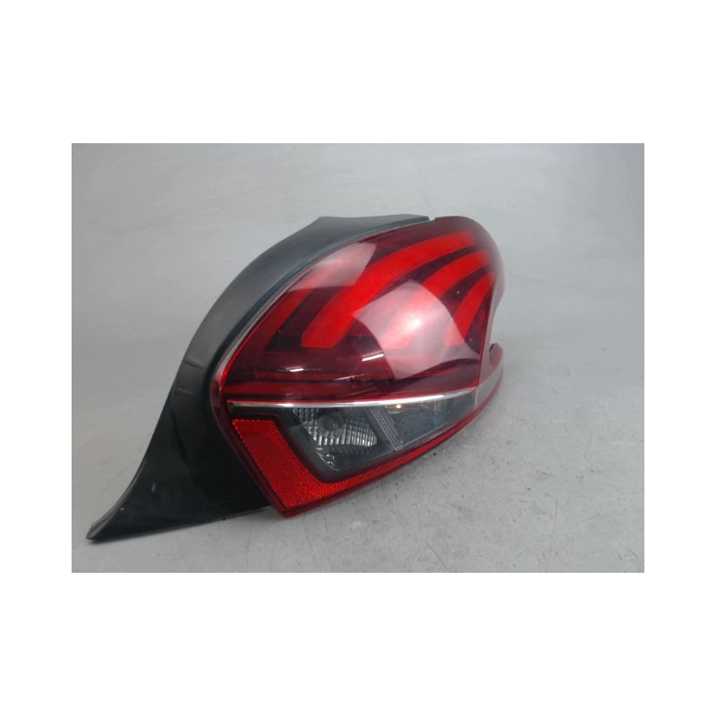 FEU ARRIERE DROIT PEUGEOT 208