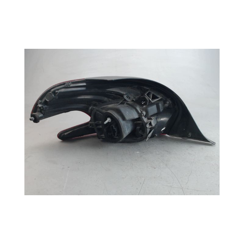 FEU ARRIERE DROIT PEUGEOT 208