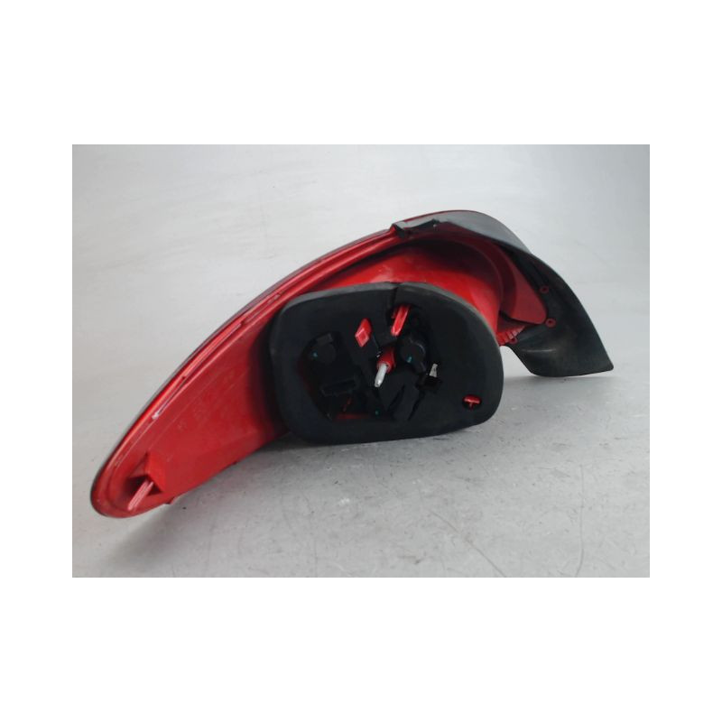 FEU ARRIERE DROIT PEUGEOT 206