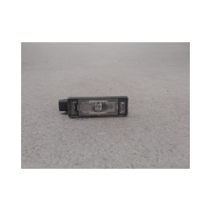 ECLAIREUR PLAQUE DE POLICE DROIT PEUGEOT 3008