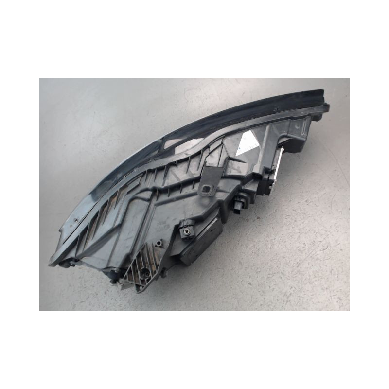 PHARE GAUCHE AUDI A6