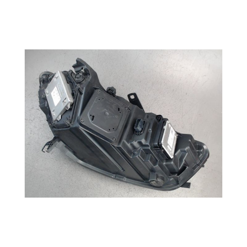 PHARE GAUCHE AUDI A6