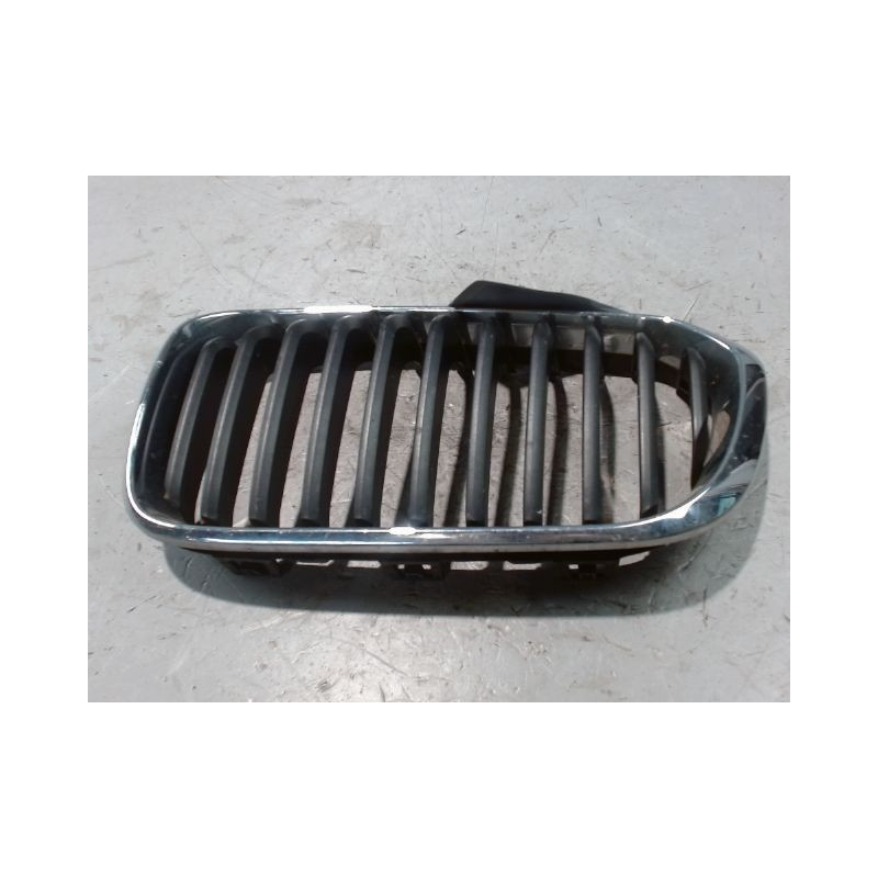 GRILLE CALANDRE GAUCHE B.M.W. SERIE 1