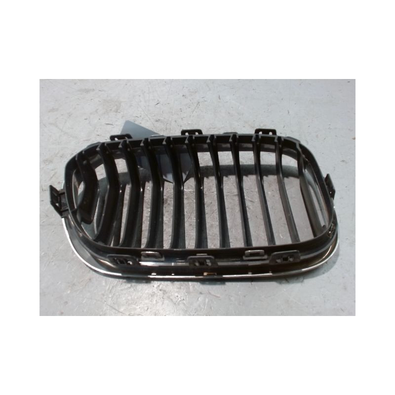 GRILLE CALANDRE GAUCHE B.M.W. SERIE 1