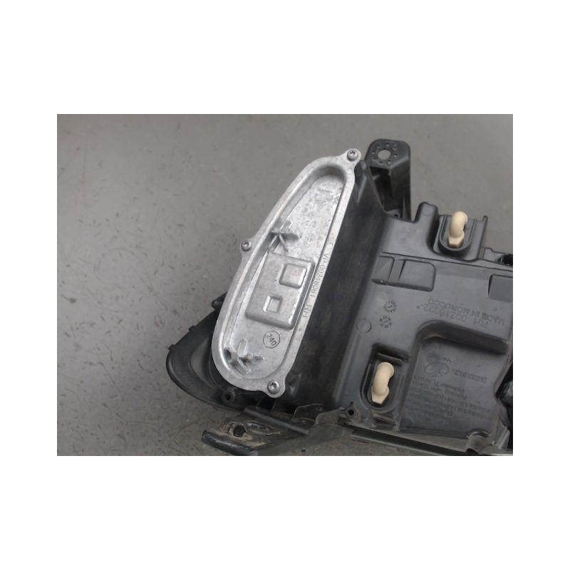 PHARE DROIT DACIA SANDERO