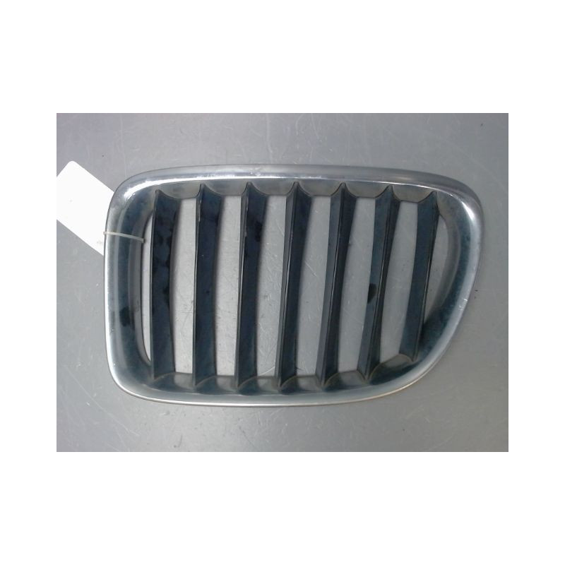 GRILLE CALANDRE GAUCHE B.M.W. X1
