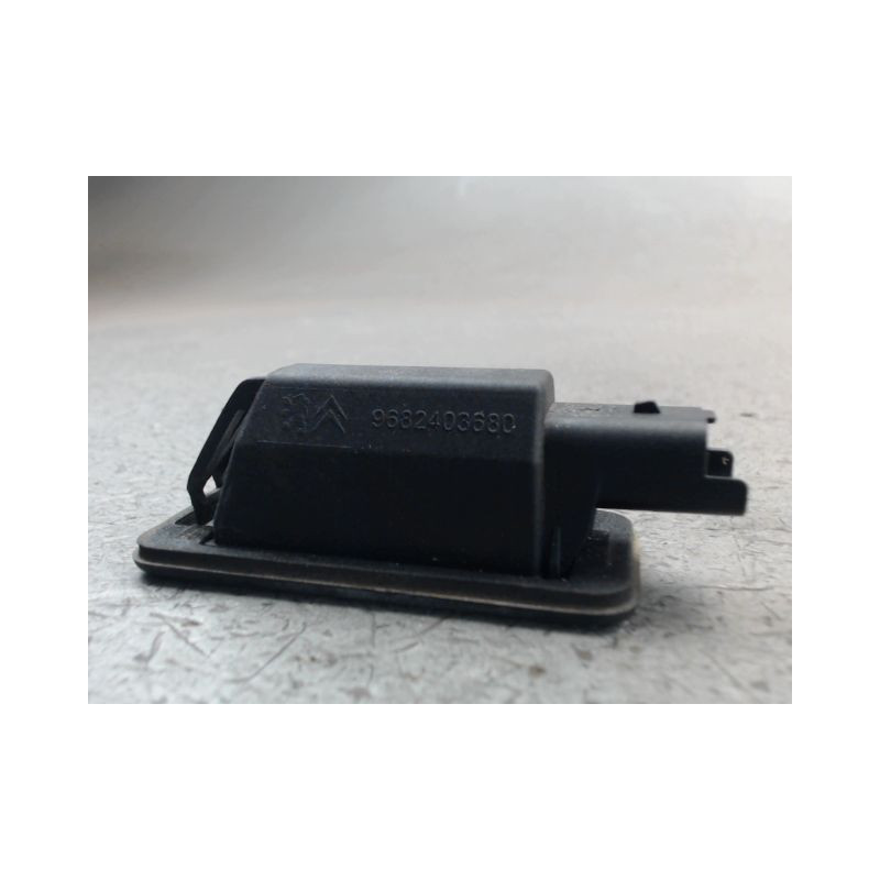 ECLAIREUR PLAQUE DE POLICE DROIT PEUGEOT 208