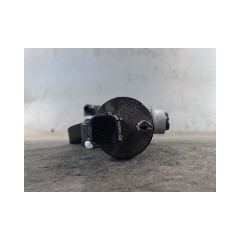 POMPE LAVE-GLACE AVANT FORD B-MAX