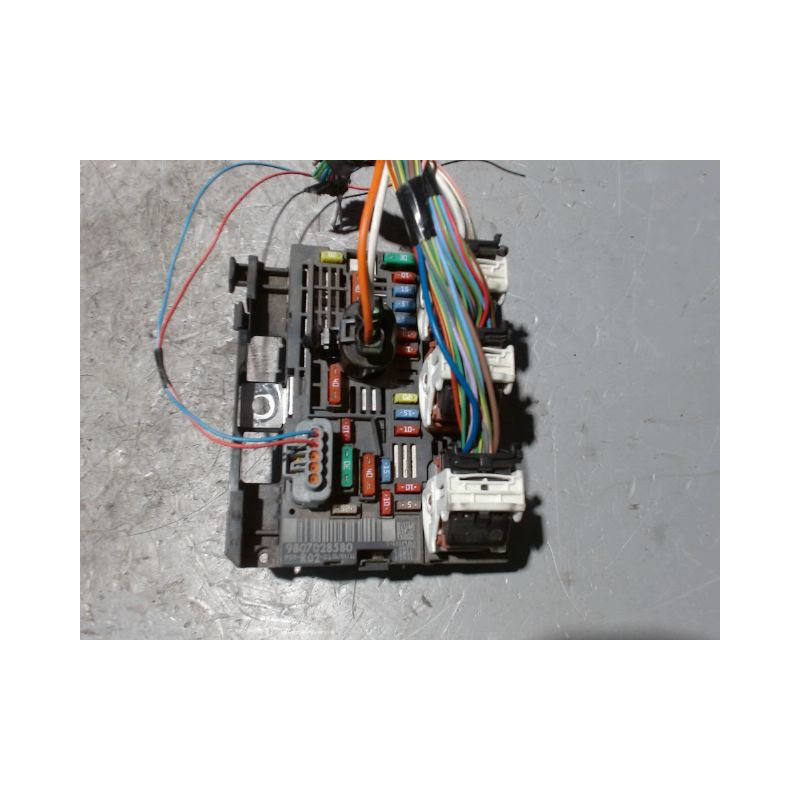BOITE A FUSIBLES PEUGEOT 3008 2009-