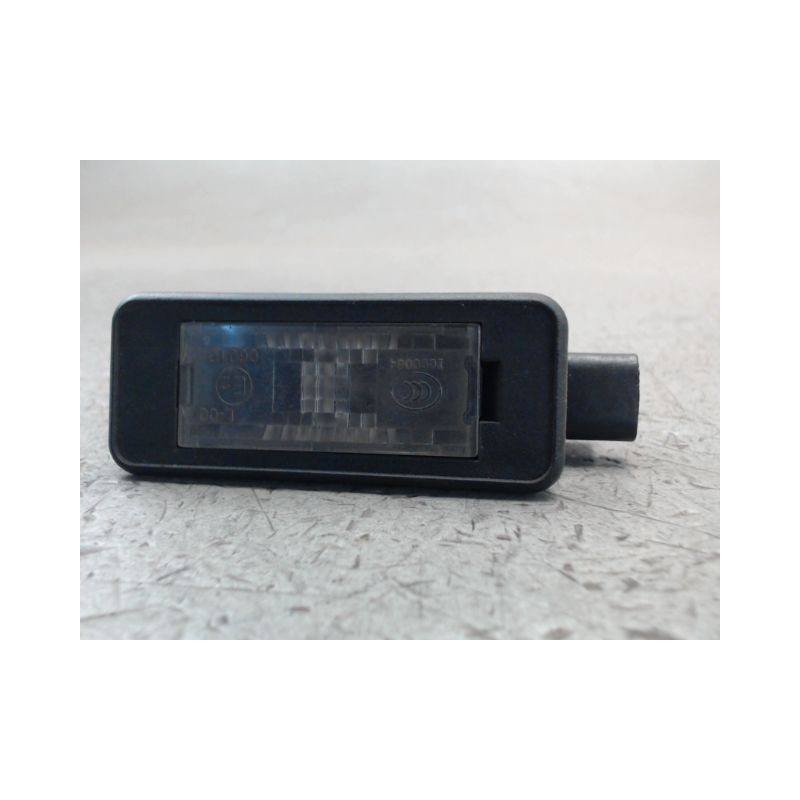 ECLAIREUR PLAQUE DE POLICE DROIT PEUGEOT 2008