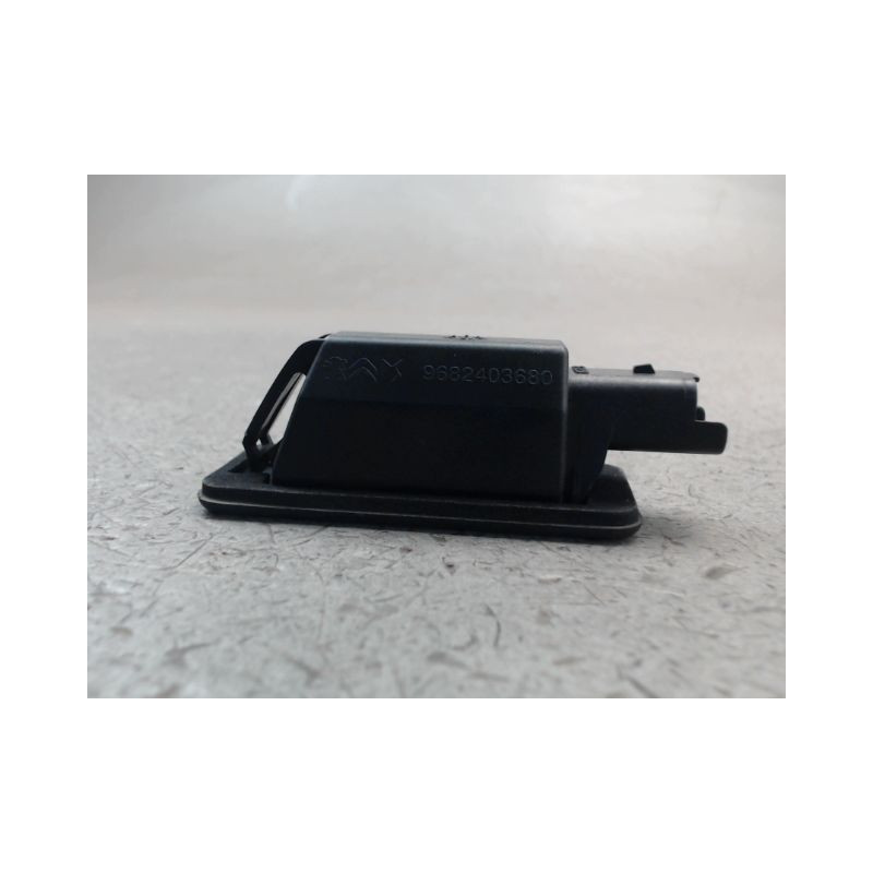 ECLAIREUR PLAQUE DE POLICE DROIT PEUGEOT 308