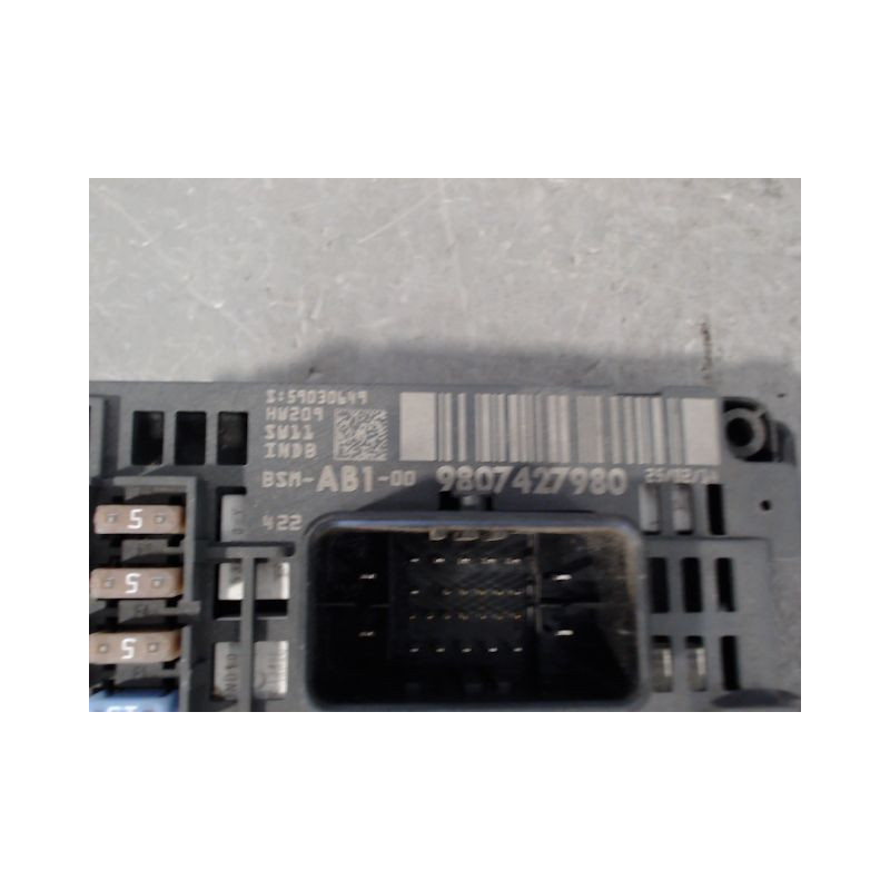 BOITE A FUSIBLES CITROEN C4